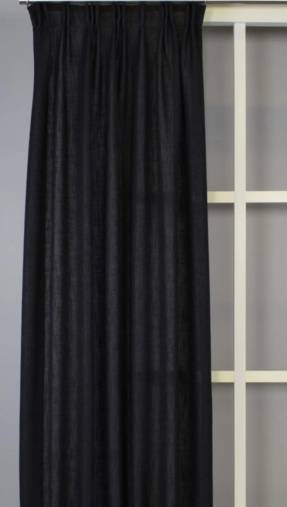 Alan Svart Gardiner med Linne-look och Tungt Fall
