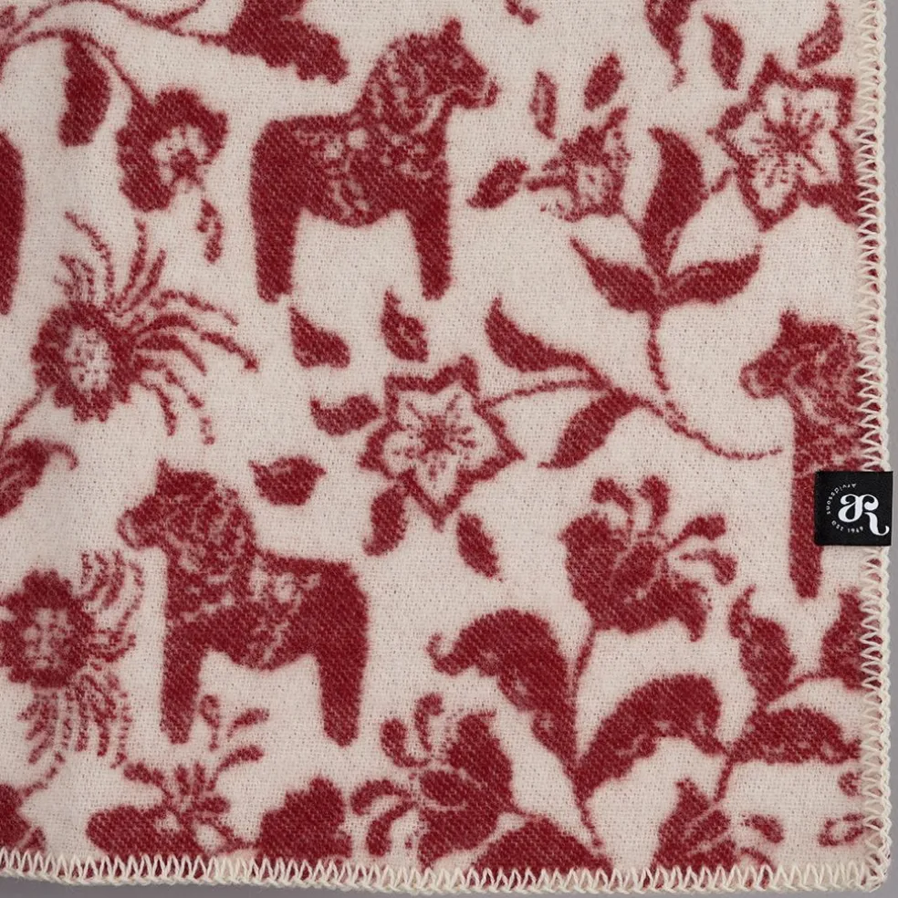 Barnfilt Leksand röd 65x95cm med dalahästar och kurbits