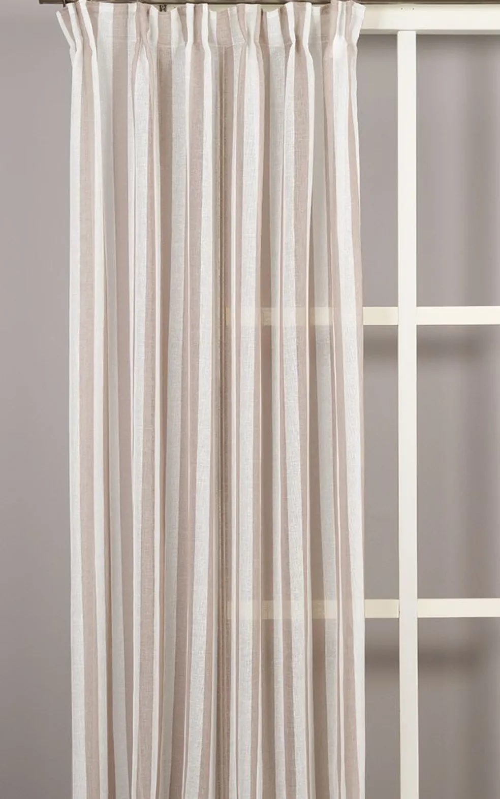 Disa beige randiga gardiner