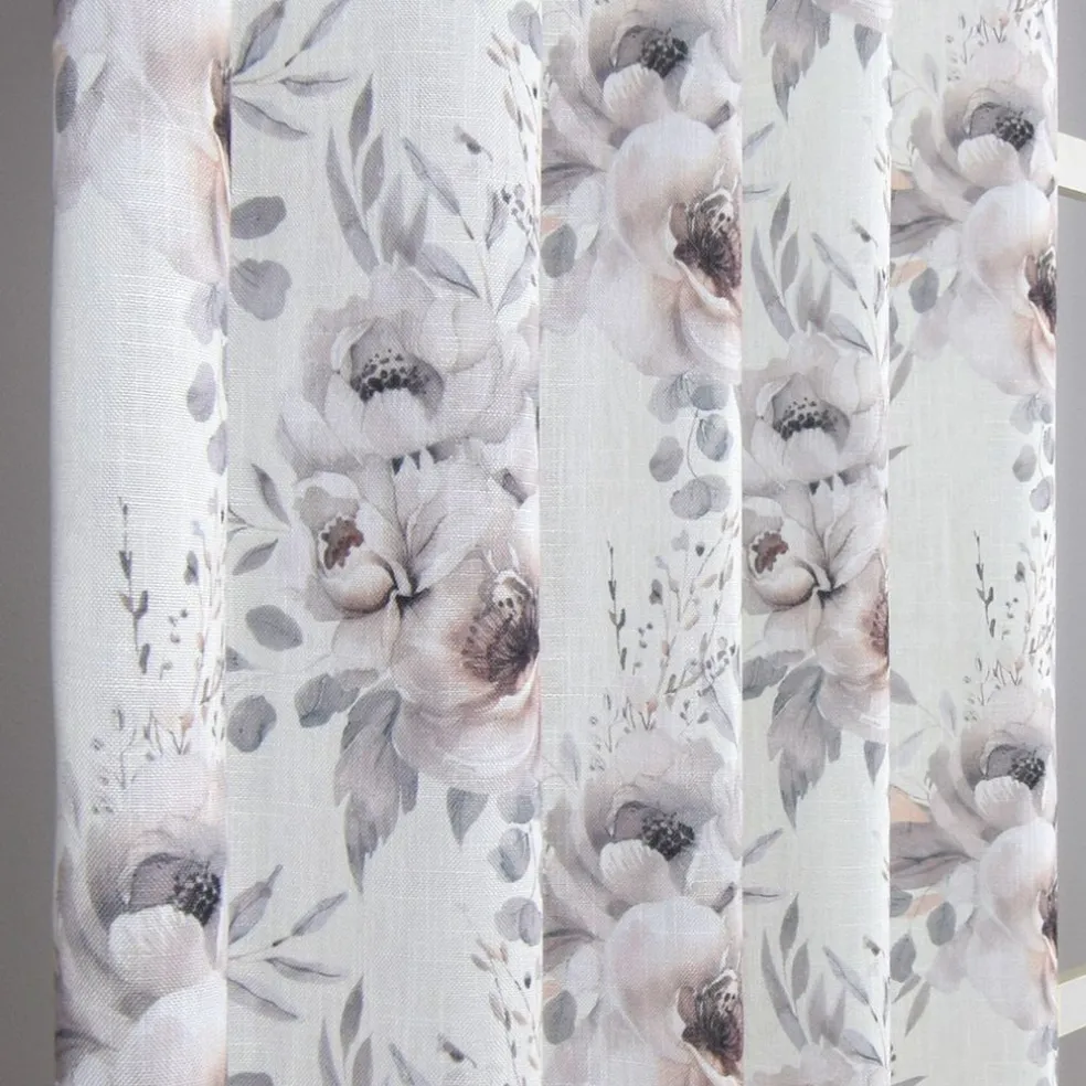 Florine gardiner – romantiska blommiga gardinlängder i dova nyanser