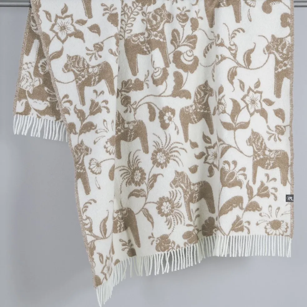 Leksand beige ullpläd 130x170 cm – dalahästar i 100% ull