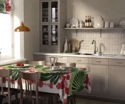 Lisette grön/rosa bordsduk - en färgstark duk för vardag och fest