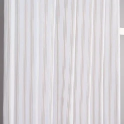 Madicken beige randiga gardiner