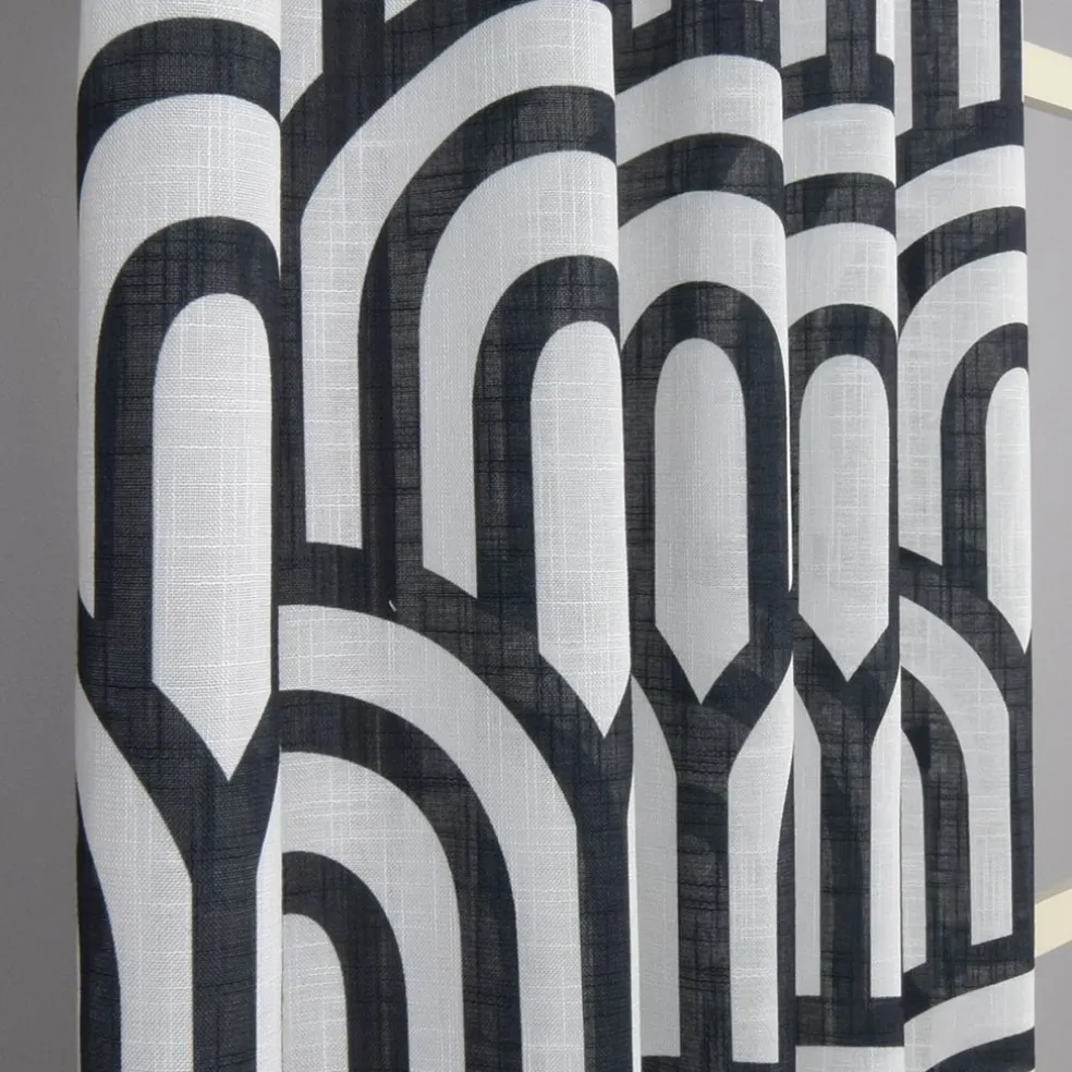 Metro gardiner – Grafisk svartvit gardin med modern design
