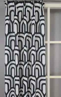 Metro gardiner – Grafisk svartvit gardin med modern design
