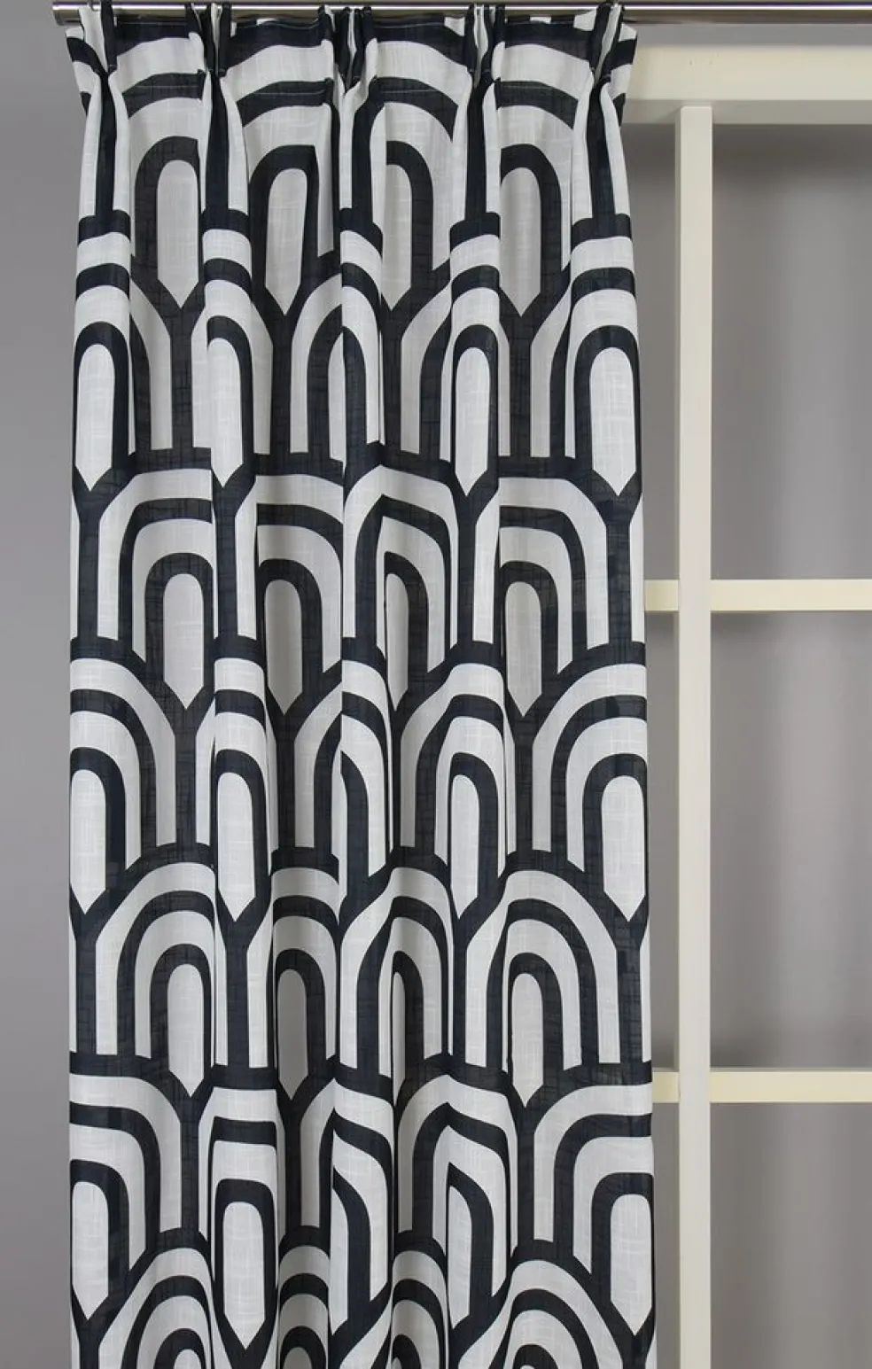 Metro gardiner – Grafisk svartvit gardin med modern design