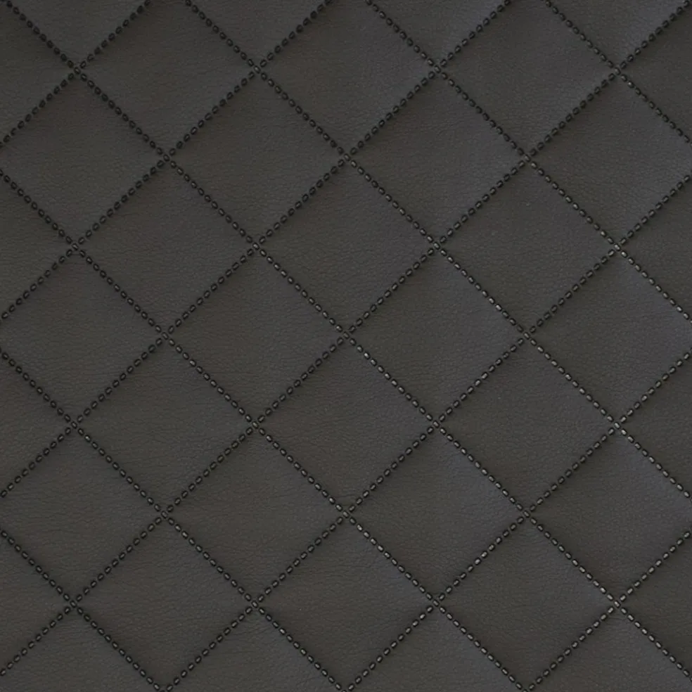 Niva XL svart fuskskinn - vadderat svart fuskskinn med stor diagonalquiltning