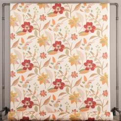 Paths tyg - ett tyg med blomster i varm färgskala